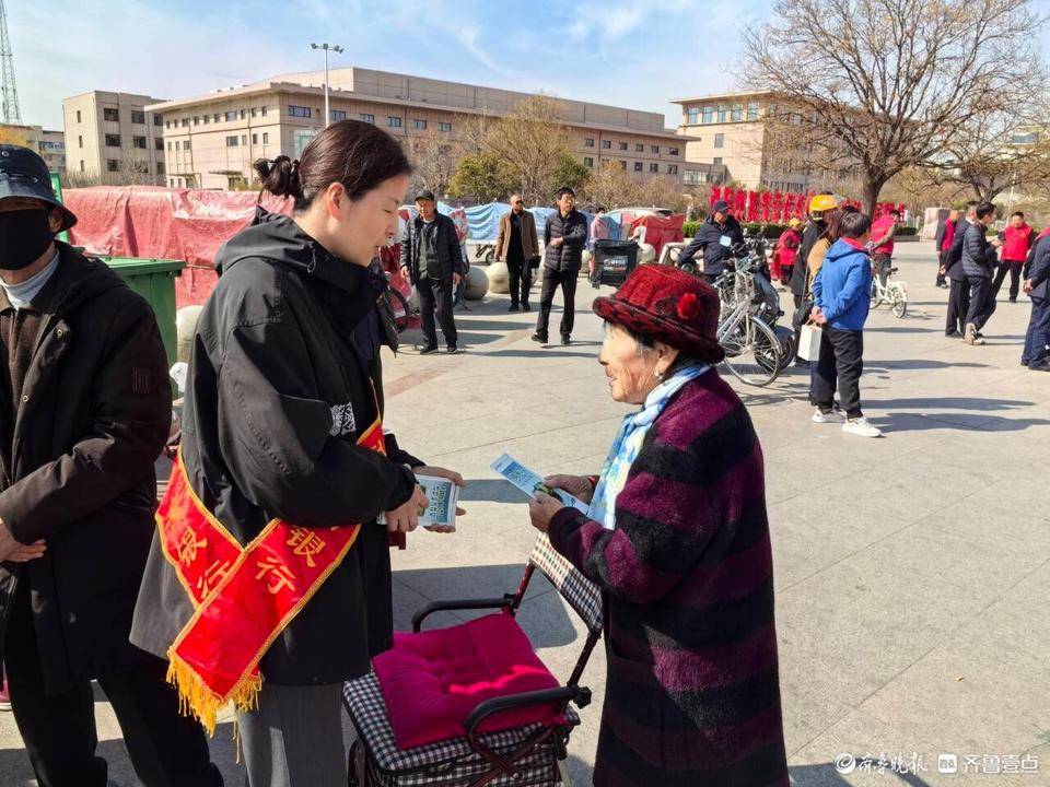 邮储银行聊城市莘县支行开展金融知识“赶大集”活动