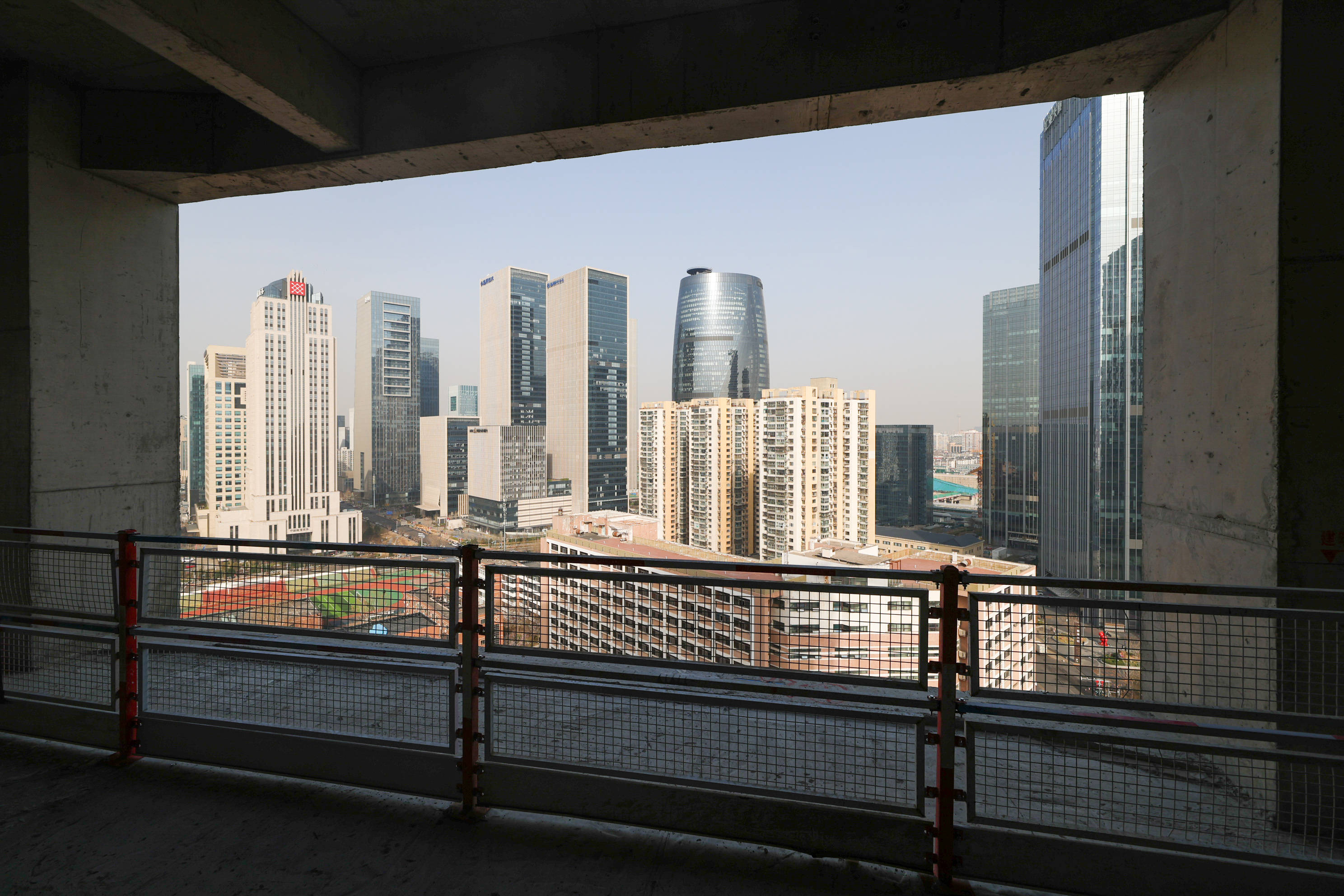 水中建“长城”,丰台丽泽金融商务区万泉寺中阳广场结构封顶