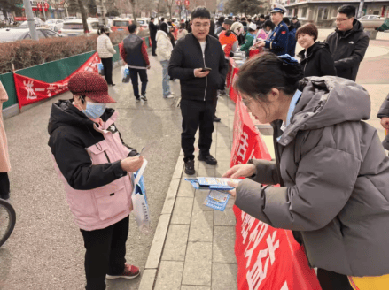 315,金融知识在广场上“升温”