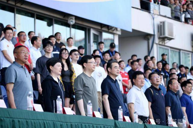南京市市长、淮安市委书记现场观看“苏超”,镇江市市长“探班”球员