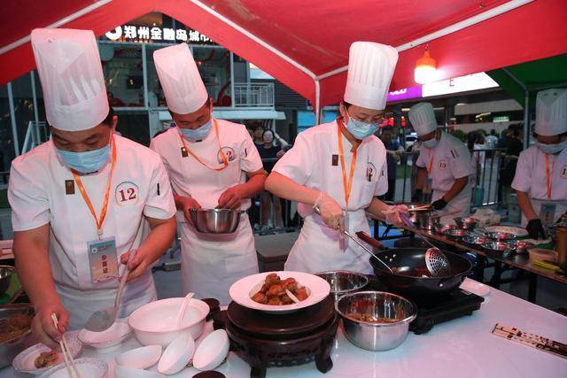 健康与美味相伴 郑州金融岛举办药膳夜市
