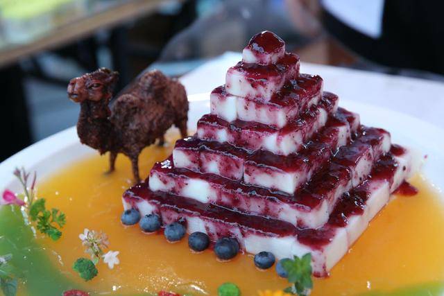 健康与美味相伴 郑州金融岛举办药膳夜市