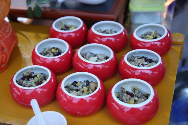 健康与美味相伴 郑州金融岛举办药膳夜市