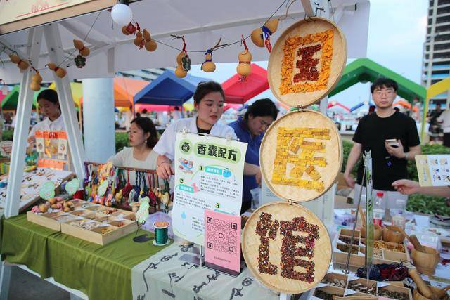 健康与美味相伴 郑州金融岛举办药膳夜市
