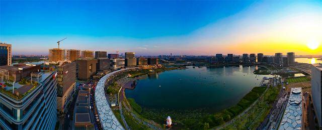 郑州金融岛落日音乐会激发夜经济活力