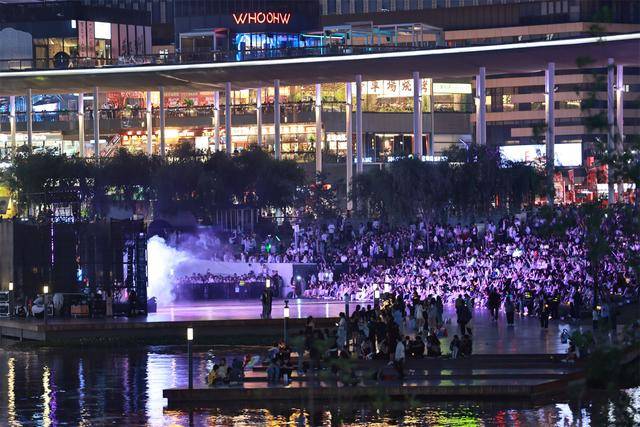 郑州金融岛落日音乐会激发夜经济活力