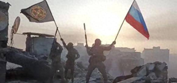 俄军敢死队突入红军城,乌军被打得手忙脚乱,泽连斯基面临“逼宫”局面