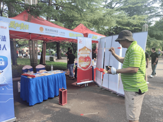 阳光人寿山东分公司健步泉城 普及金融知识传递保险温度