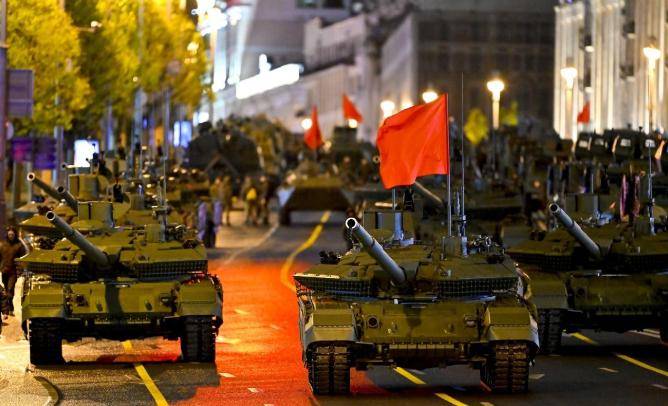 俄罗斯坦克库存耗尽,乌克兰掏空欧美军火家底,最强玩家呼之欲出