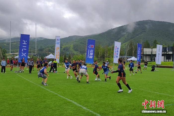 中美高校代表队“云顶”竞逐腰旗橄榄球冠军