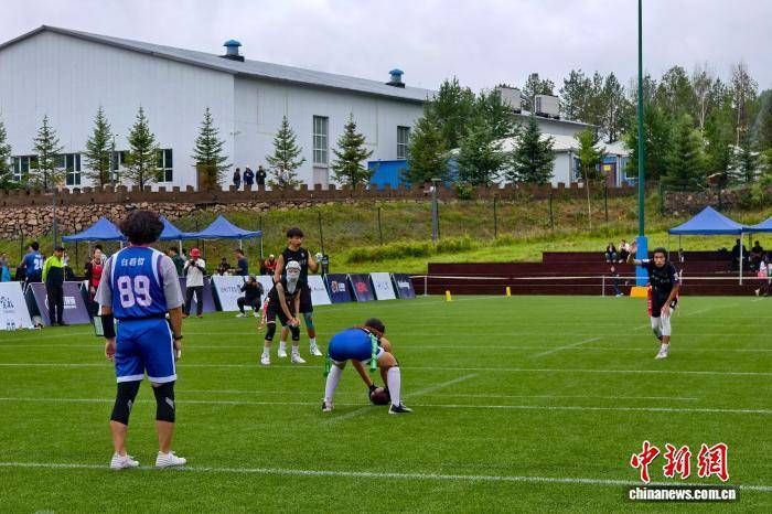 中美高校代表队“云顶”竞逐腰旗橄榄球冠军