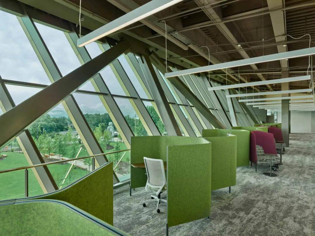 身家千亿美元的沃尔玛小公主:不上班,不生娃,只烧钱