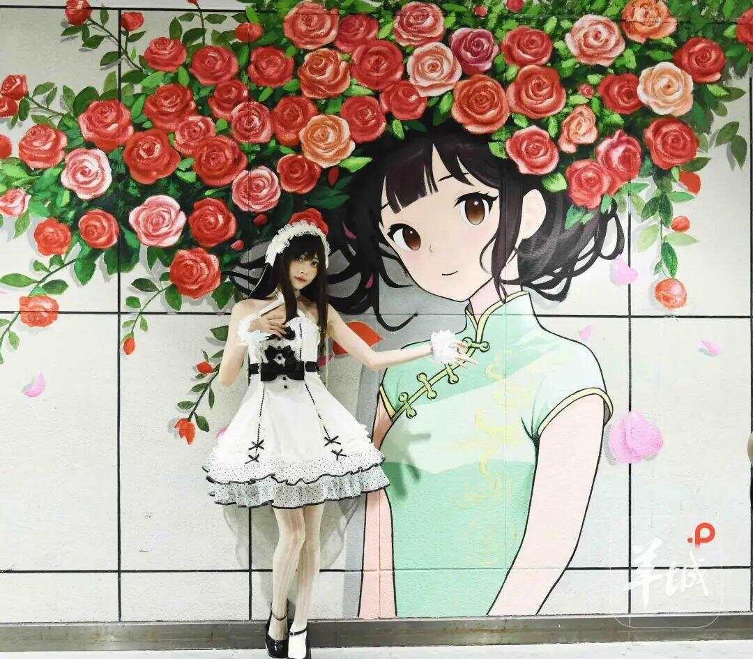 深圳之眼迎来“簪花少女”,市民纷纷打卡