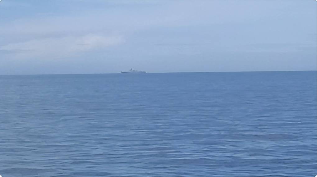 美日菲又来南海作秀,我军舰抵近菲舰7海里,一句话呛得菲方哑火