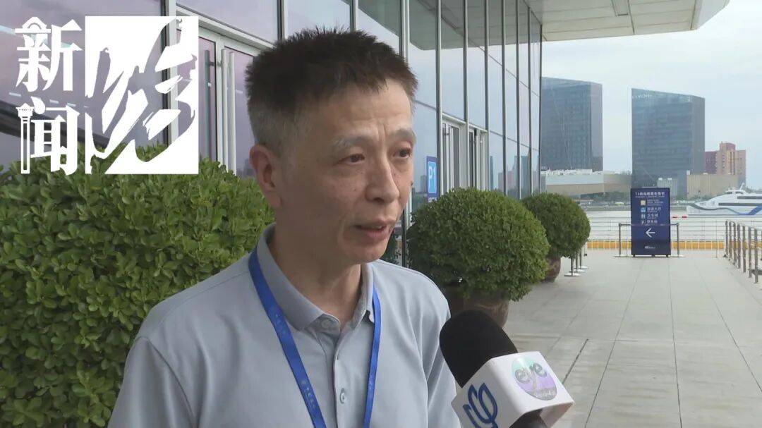 “不给我打马赛克，我肯定找到你！”上海一家四口打车与出租车司机爆发冲突