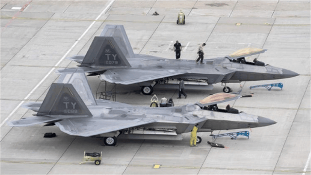 过于落后可以展示？歼20大方展示，“野兽模式”强压F35一头